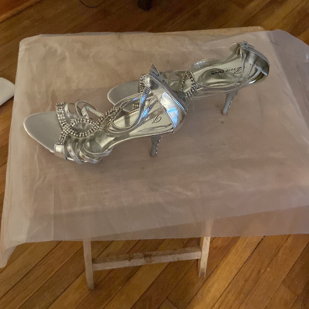 Silva shoes size 10 with who rhinestones - Picture 2 of 2